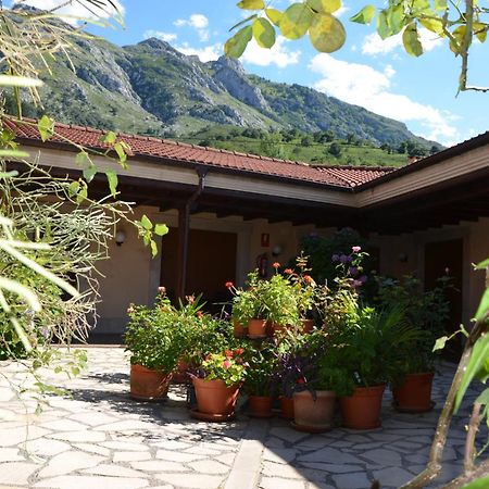 Hotel Arenas De Cabrales- Apartamentos المظهر الخارجي الصورة