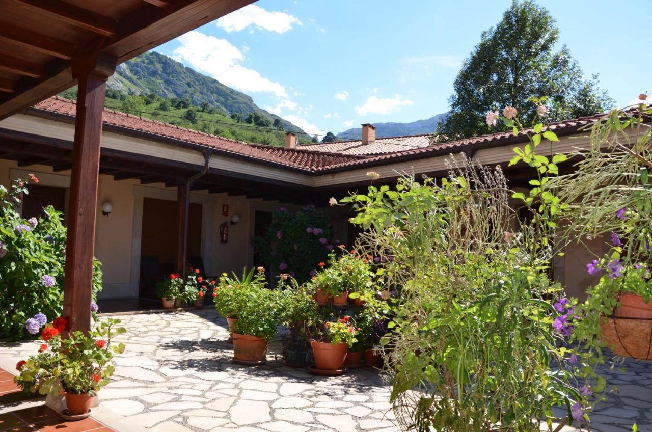 Hotel Arenas De Cabrales- Apartamentos المظهر الخارجي الصورة