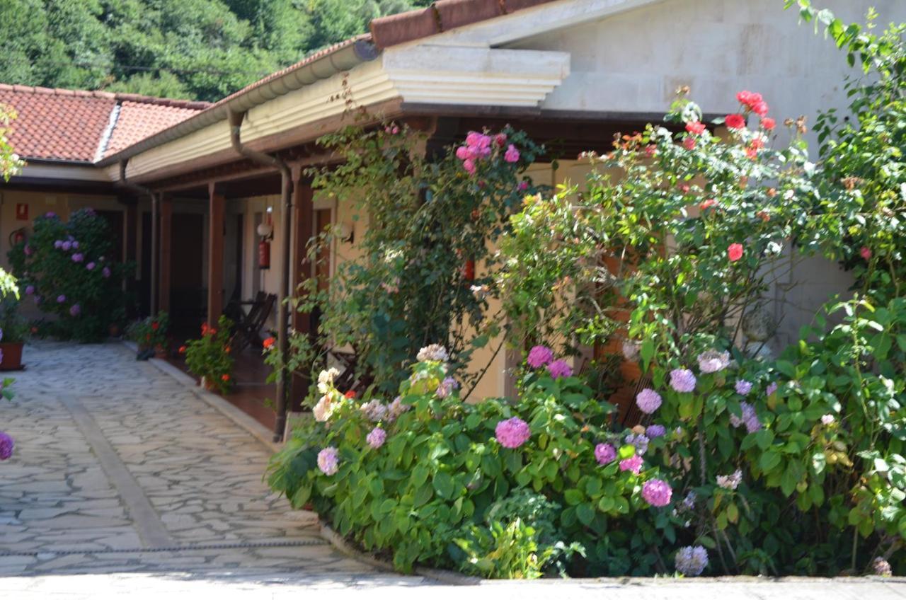 Hotel Arenas De Cabrales- Apartamentos المظهر الخارجي الصورة