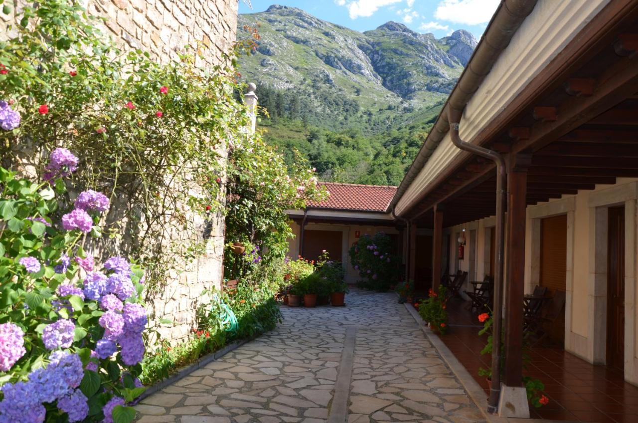 Hotel Arenas De Cabrales- Apartamentos المظهر الخارجي الصورة