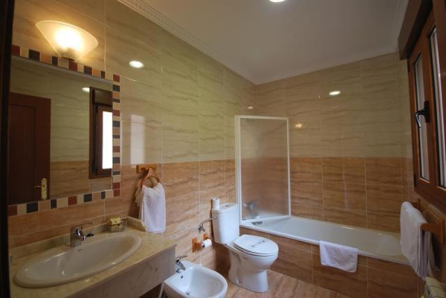 Hotel Arenas De Cabrales- Apartamentos المظهر الخارجي الصورة