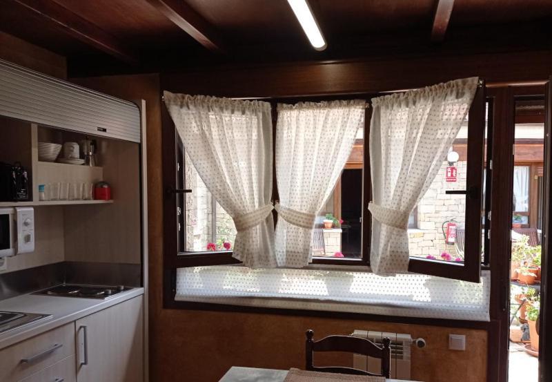 Hotel Arenas De Cabrales- Apartamentos المظهر الخارجي الصورة