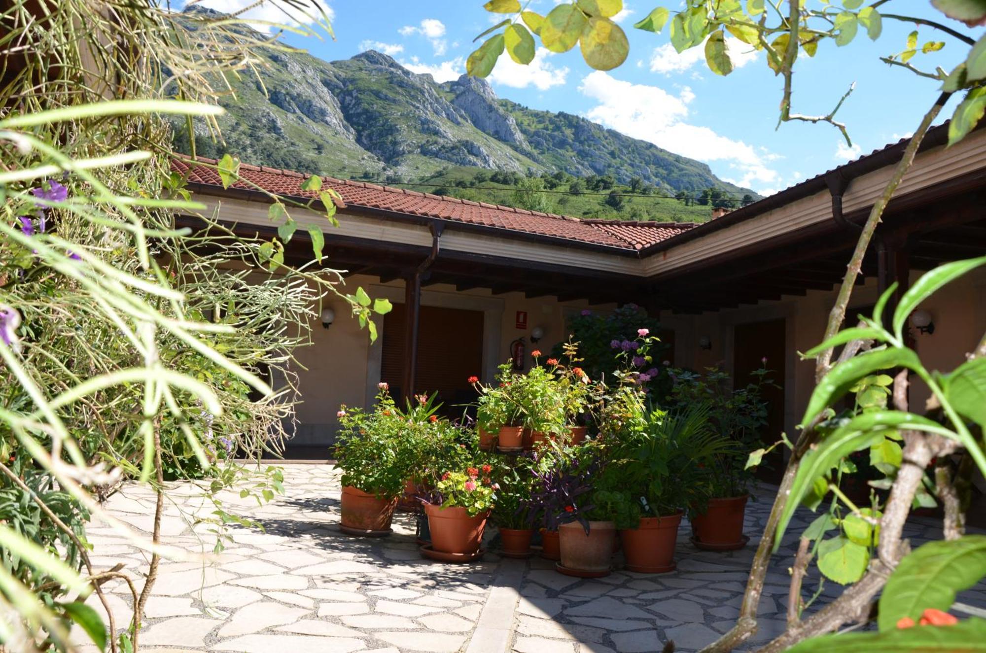 Hotel Arenas De Cabrales- Apartamentos المظهر الخارجي الصورة